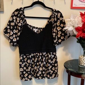 Maurice’s Top Sz Large w/Bell SS, Crocheted Front & Smocked Back. Beautiful!